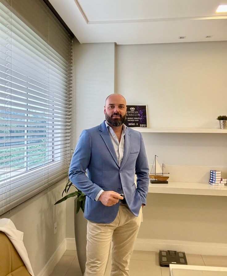 Dr. Jander Tomazelli, cirurgião geral e gastroenterologista em Brusque - SC